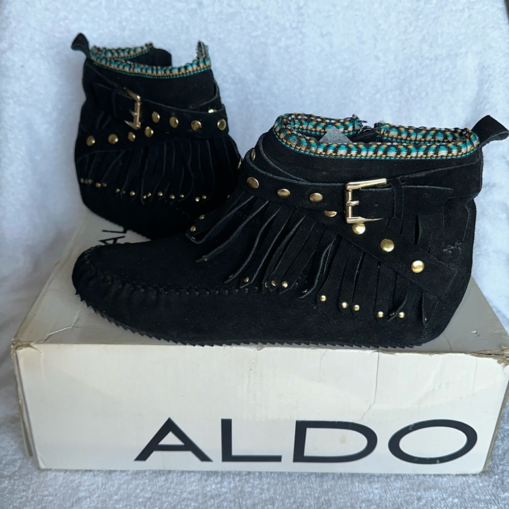 Aldo bastiena black & gold fringed moccasins us 6